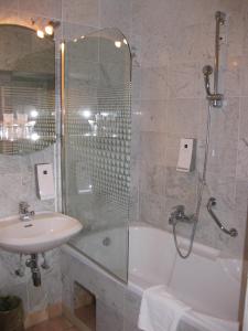Koupelna v ubytování Hotel Phoenix