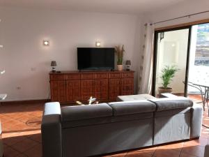TV a/nebo společenská místnost v ubytování Apartamento amplio y tranquilo con vistas
