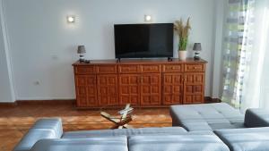 TV a/nebo společenská místnost v ubytování Apartamento amplio y tranquilo con vistas