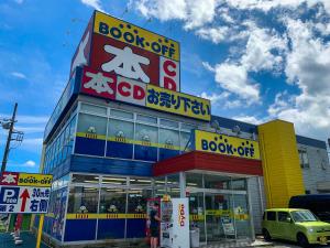 Supermarket nebo jiné obchody v  apartmánu nebo okolí