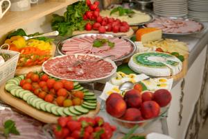 Makanan di atau berdekatan hotel