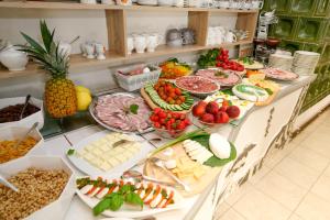 Makanan di atau berdekatan hotel