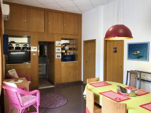 Kuchyň nebo kuchyňský kout v ubytování Rozita Seaside Relax Apartments