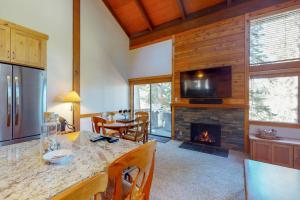 a living room with a fireplace and a television at Indian Hills Hideaway in Ponderosa Fairway Estates