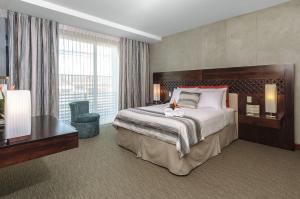 Кровать или кровати в номере Isla Verde Hotel