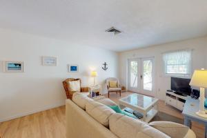 TV a/nebo společenská místnost v ubytování Blue Wave Villa East