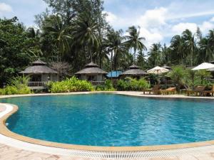 a large swimming pool in front of some resorts at Malibu Beach Bungalows in Chaloklum