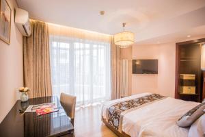 Cama ou camas em um quarto em Guangyao Service Apartment Beijing Ritan