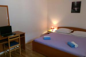 Voodi või voodid majutusasutuse Apartmani Marija toas