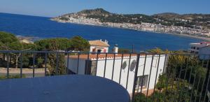 a balcony of a house with a view of the ocean at La Ribera, Apartament amb vistes al mar R2 in Port de la Selva