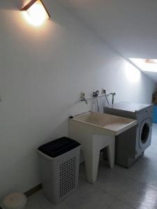 a bathroom with a sink and a washing machine at 1ª LÍNEA DE PLAYA, VISTAS AL MAR Y MUY CÉNTRICO. in Cariño