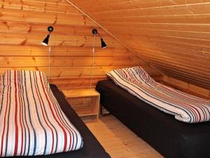 Un ou plusieurs lits dans un hébergement de l'établissement Two-Bedroom Holiday home in Vågland 7