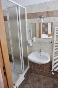 Hotel Papillon tesisinde bir banyo