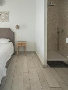 Postel nebo postele na pokoji v ubytování Frontline villa, five star deluxe