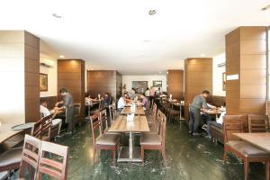 Restaurace v ubytování Hotel Lucky Goregaon