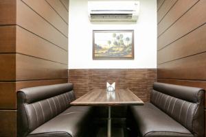 Posezení v ubytování Hotel Lucky Goregaon