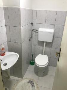 Kupaonica u objektu Private Apartman