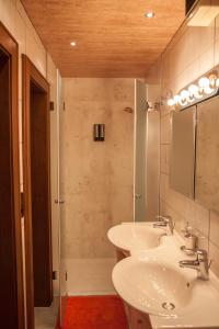 A bathroom at Haus Madeleine