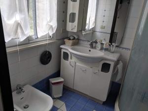 A bathroom at D'Elite Room & Breakfast
