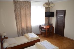 Postel nebo postele na pokoji v ubytování Hostel Gwarek