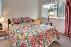 A bed or beds in a room at Carnelian Woods Sanctuary