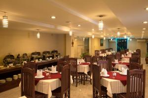 Restoran atau tempat lain untuk makan di Royal Bagan Hotel