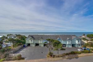 an aerial view of homes with the ocean in the background at Harbor SeaShell in Lincoln City