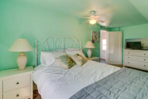 Katil atau katil-katil dalam bilik di Rockaway Beach Bungalow
