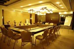 Бизнес-центр и/или конференц-зал в Grand Bellevue Hotel Apartment Dubai
