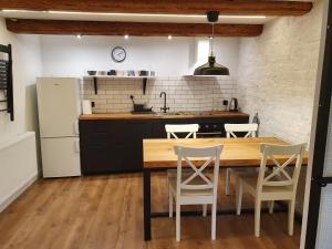 Kuchyňa alebo kuchynka v ubytovaní Apartament na starówce Toruń