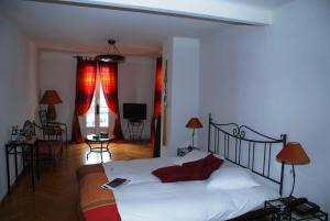 Letto o letti in una camera di Hostellerie de Genève