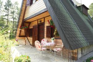 Das Gebäude in dem sich das Ferienhaus befindet