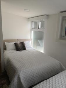 Cama o camas de una habitación en Apartments and Rooms Distecon