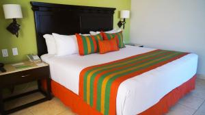Postel nebo postele na pokoji v ubytování Hotel Tesoro Los Cabos