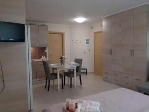 TV a/nebo společenská místnost v ubytování Perfect Location το τέλειο μέρος για τις αποδράσεις σας!!!