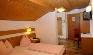 TV a/nebo společenská místnost v ubytování Hotel Hafnerwirt