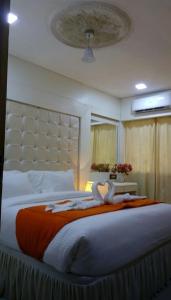 Postel nebo postele na pokoji v ubytování Setrac Orange Hotel