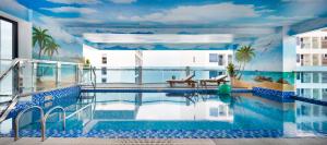Bazén v ubytování Lucky Sun Hotel Nha Trang Beach nebo v jeho okolí