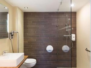 Ein Badezimmer in der Unterkunft Ibis Styles La Louvière