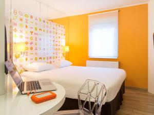 Ein Bett oder Betten in einem Zimmer der Unterkunft Ibis Styles La Louvière