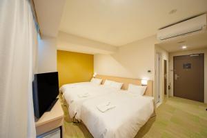 Säng eller sängar i ett rum på Sotetsu Fresa Inn Kyoto-Shijokarasuma