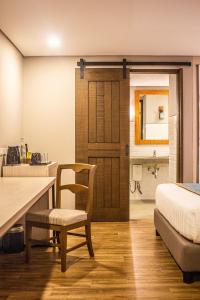 Postel nebo postele na pokoji v ubytování Royale Parc Hotel Tagaytay