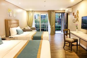 Postel nebo postele na pokoji v ubytování Royale Parc Hotel Tagaytay