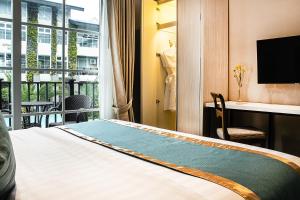 Postel nebo postele na pokoji v ubytování Royale Parc Hotel Tagaytay