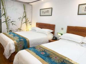 Postel nebo postele na pokoji v ubytování Qinfu Hotel Beijing Nanluogu Lane Houhai