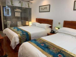 Postel nebo postele na pokoji v ubytování Qinfu Hotel Beijing Nanluogu Lane Houhai