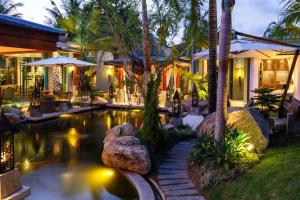 O grădină în afara Villa on The Rocks, 4 bedrooms, Phuket