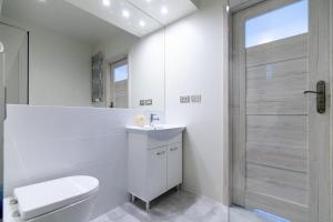 Et badeværelse på Apartament Rodzinny + 17 billeder