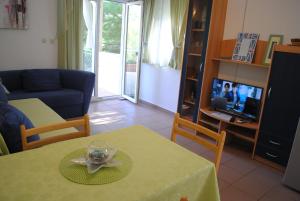 TV a/nebo společenská místnost v ubytování Hvar Melody, Island Hvar, Rosohotnica Bay