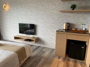 Μια τηλεόραση ή/και κέντρο ψυχαγωγίας στο Two Easy Inn